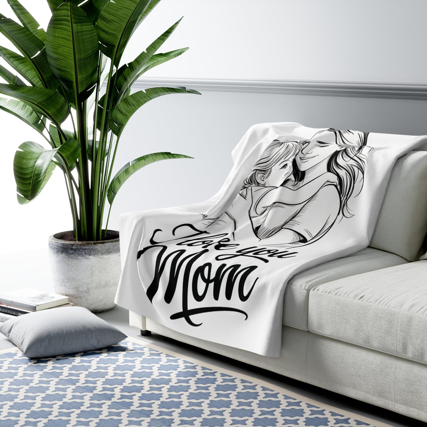 Love You, Mom” Fleece Blanket – Elegant Black & White Edition