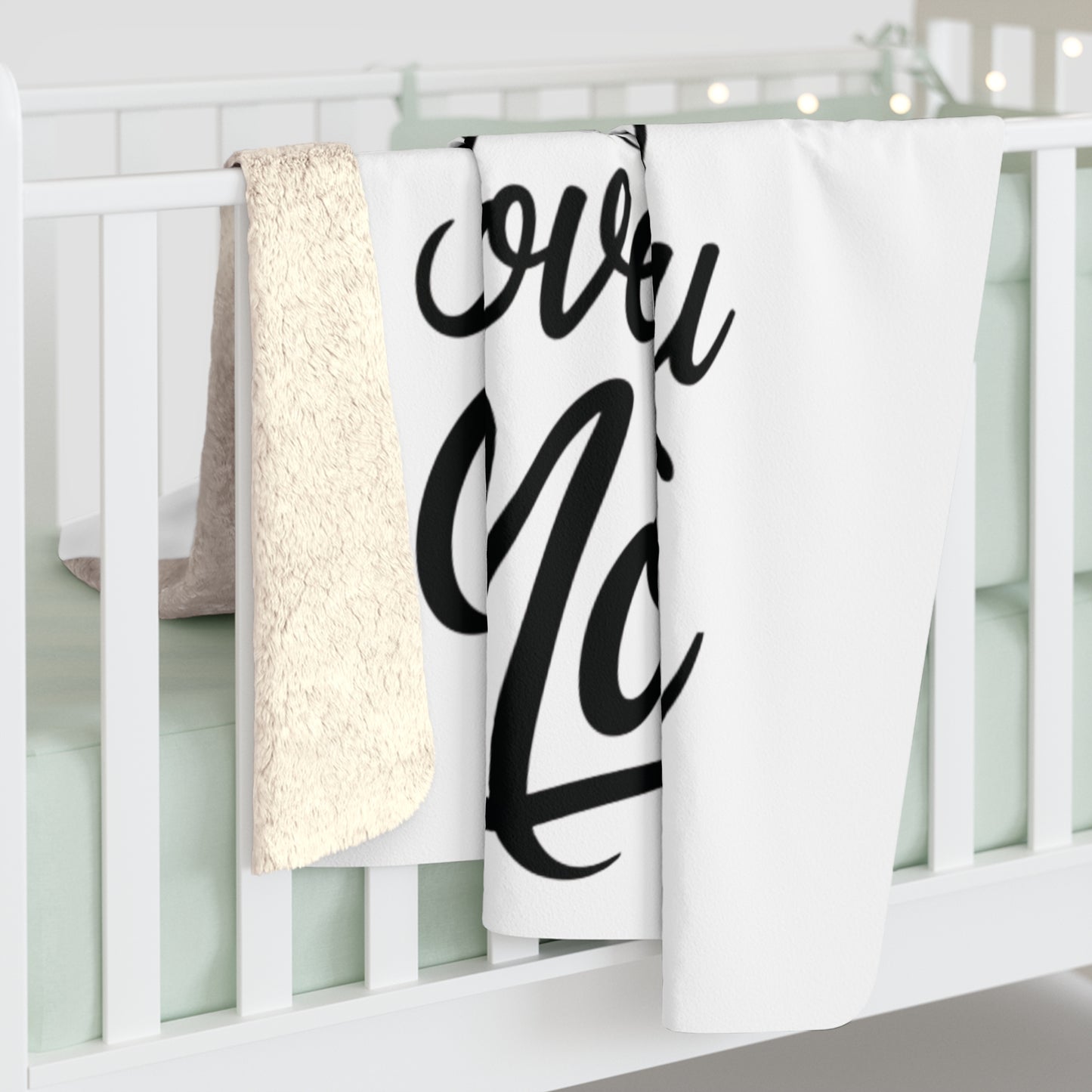 Love You, Mom” Fleece Blanket – Elegant Black & White Edition
